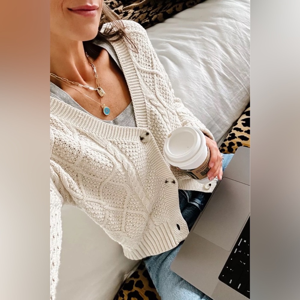 Evereve Georgina Cardigan in Beige